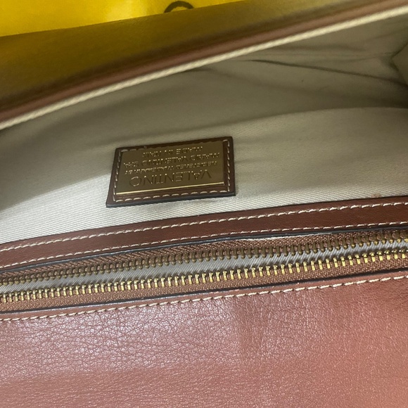 Valentino - Picture 4 of 5